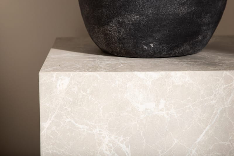 York High Travertin Sidebord 40x40x45 cm - Beige - Møbler - Bord - Avlastningsbord - Lampebord & sidebord