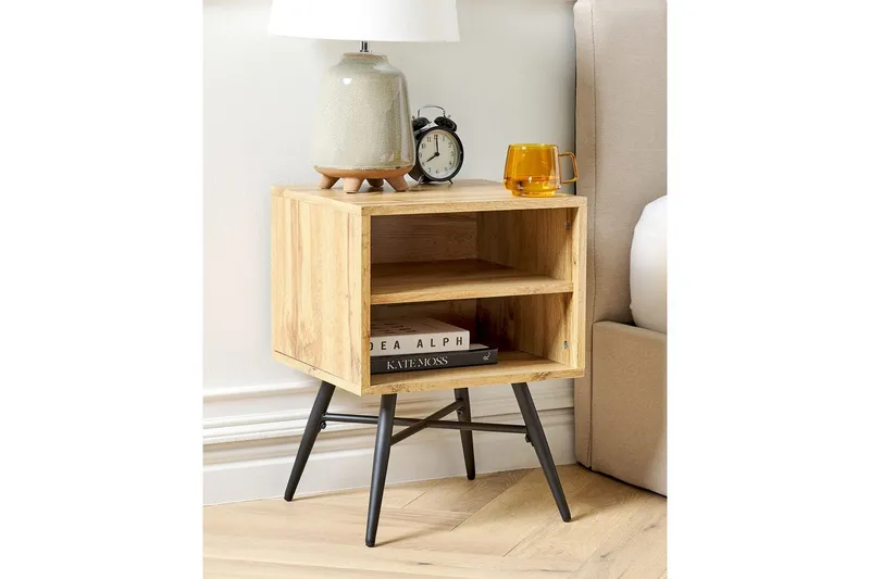 Lubock Nattbord 40 cm i Tre med Eikeutseende og Oppbevaring - Lysebrun - Møbler - Bord - Avlastningsbord - Sengebord & nattbord
