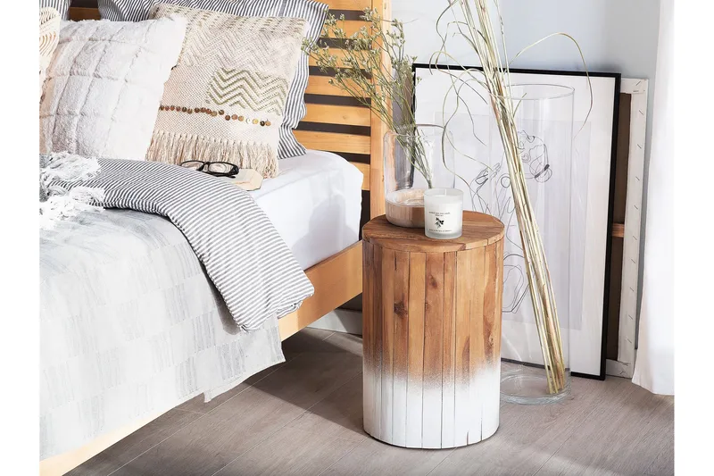 Movas Rund Nattbord 30 cm i Tre med Teaklook - Brun - Møbler - Bord - Avlastningsbord - Sengebord & nattbord