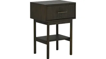 Nattbord NFG Lyon 1 skuff Brunlackad ek 66 cm - Brunlakkert eik - Møbler - Bord - Avlastningsbord - Sengebord & nattbord
