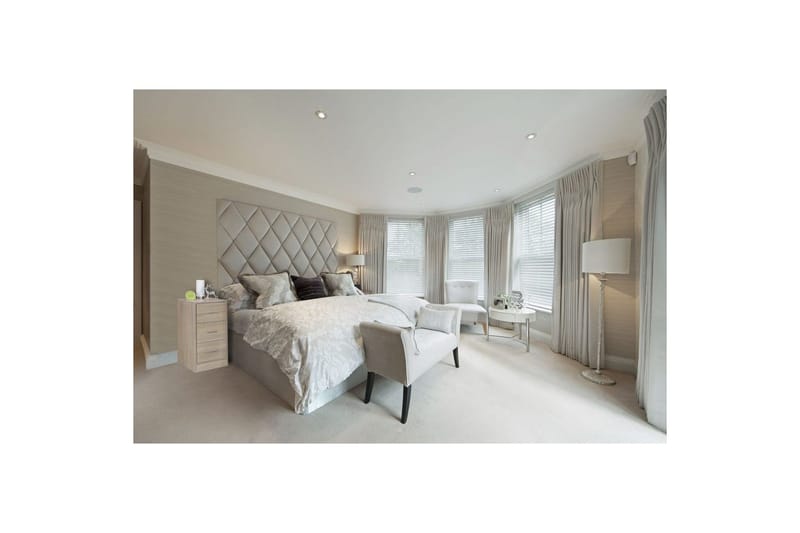 Nattbord Wohnling for kontinentalseng, 68 cm høy og 3 skuffer i en moderne stil Sonoma - Sonoma - Møbler - Bord - Avlastningsbord - Sengebord & nattbord