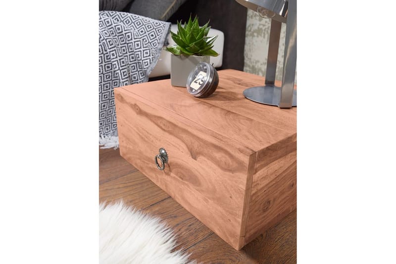 Nattbord Wohnling Massivt tre med skuff og elegant håndtak i lav design i landlig stil Akasie - Akasie - Møbler - Bord - Avlastningsbord - Sengebord & nattbord