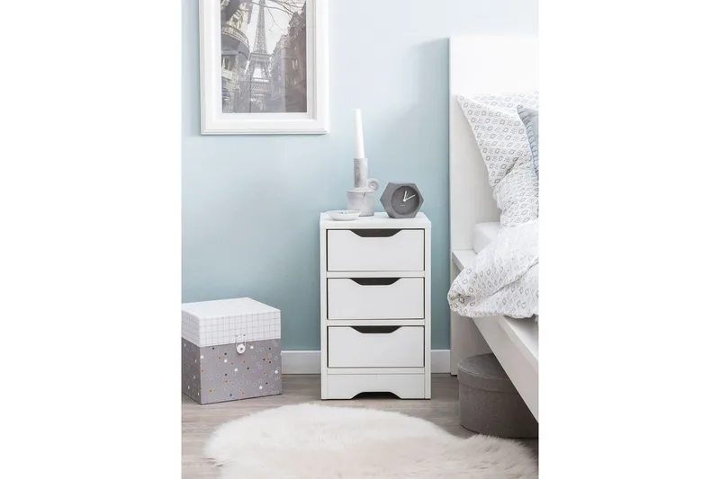 Nattbord Wohnling med 3 skuffer i et enkelt, moderne design for rammemadrass Hvit - Hvit - Møbler - Bord - Avlastningsbord - Sengebord & nattbord