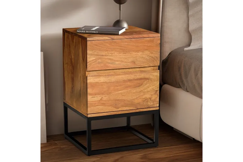 Nattbord Wohnling Moderne utseende med 2 skuffer laget av solid sheeshamtre i industriell stil - Møbler - Bord - Avlastningsbord - Sengebord & nattbord