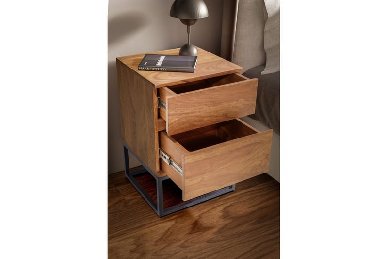 Nattbord Wohnling Moderne utseende med 2 skuffer laget av solid sheeshamtre i industriell stil - Møbler - Bord - Avlastningsbord - Sengebord & nattbord