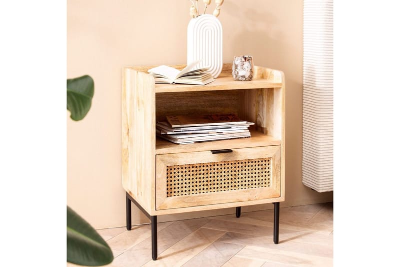 Nattbord Wohnling Solid Mangotre med 1 Skuffe Et Oppbevaringsbrett med Wienerflettverk - Møbler - Bord - Avlastningsbord - Sengebord & nattbord
