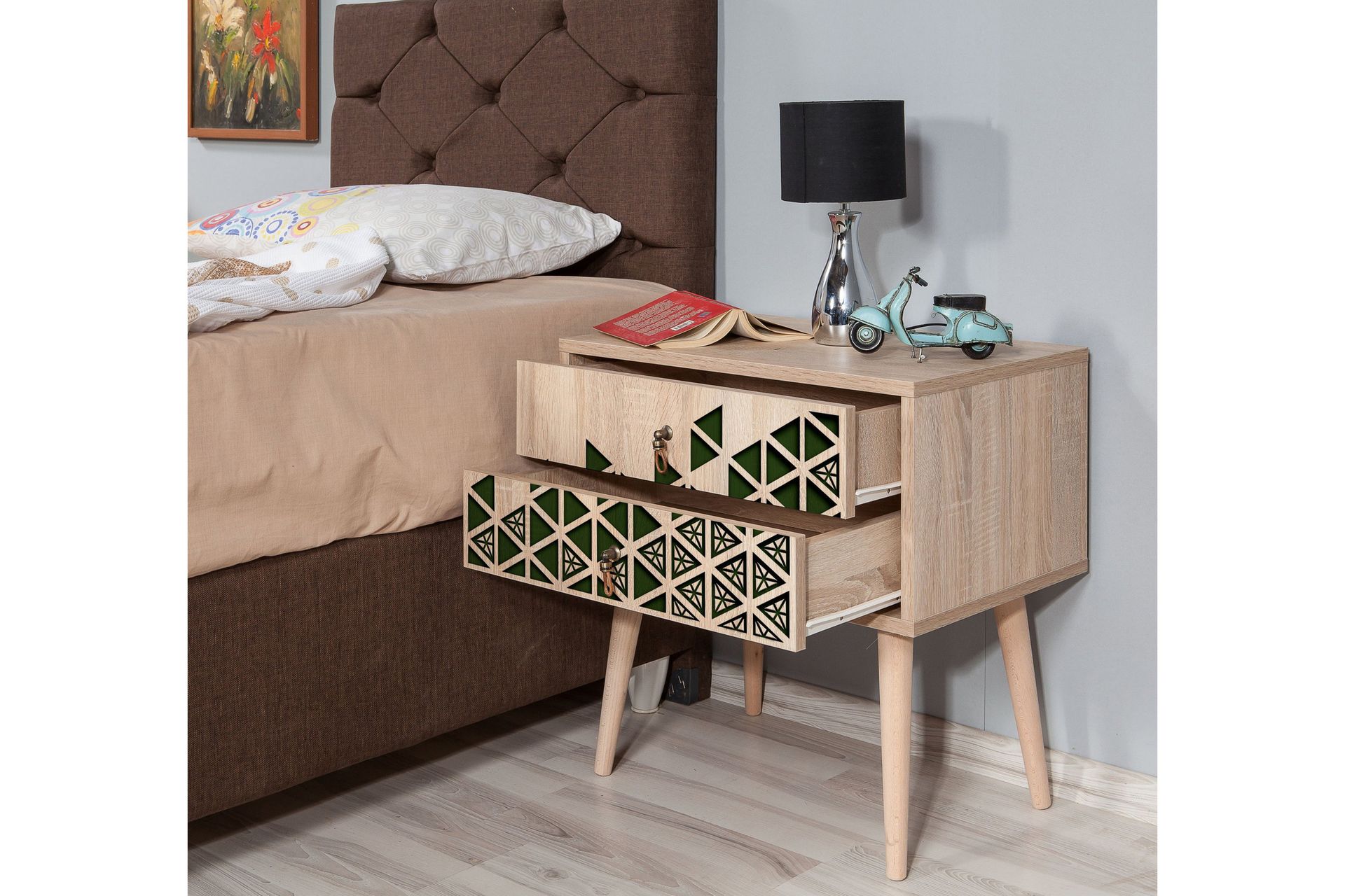 Brokind Nattbord 60 cm med Oppbevaring 2 Skuffer Trianglar - Natur/Grønn - Møbler - Bord - Avlastningsbord - Sengebord & nattbord