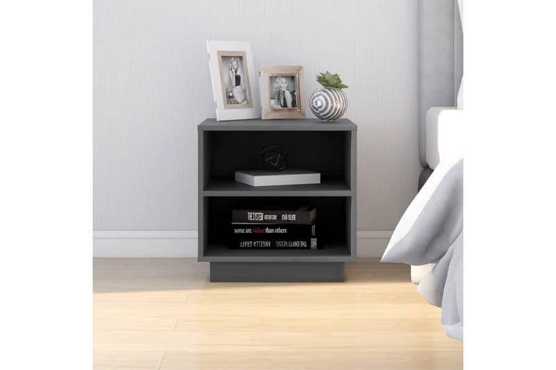 Nattbord 2 stk grå 40x34x40 cm heltre furu - Grå - Møbler - Bord - Avlastningsbord - Sengebord & nattbord