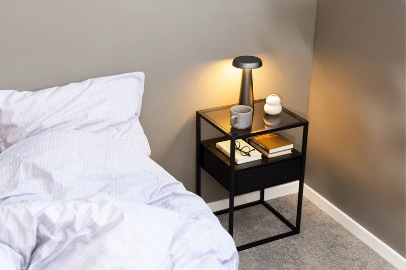 Sakila Nattbord 35 cm - Sort - Møbler - Bord - Avlastningsbord - Sengebord & nattbord