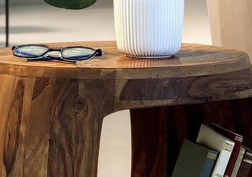 Sidebord Wohnling Massivt sheeshamtre, landlig stil - varm mørkebrun - Møbler - Bord - Avlastningsbord - Lampebord & sidebord