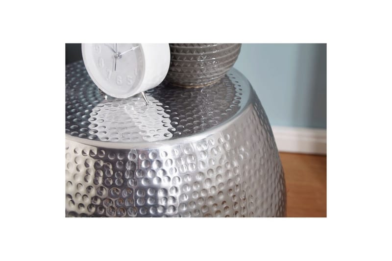 Sidebord Wohnling rund 30 cm, 42 cm høyde, aluminium hammerutseende, orientalsk stil Sølv - Sølv - Møbler - Bord - Avlastningsbord - Lampebord & sidebord