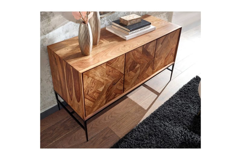 Skjenk Wohnling Heltre trekant optisk inlay 123 cm med 3 dører industriell - Møbler - Bord - Avlastningsbord - Gangbord