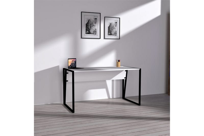 Jarlech Skrivebord 140 cm - Hvit/Svart - Møbler - Bord - Kontorbord - Skrivebord