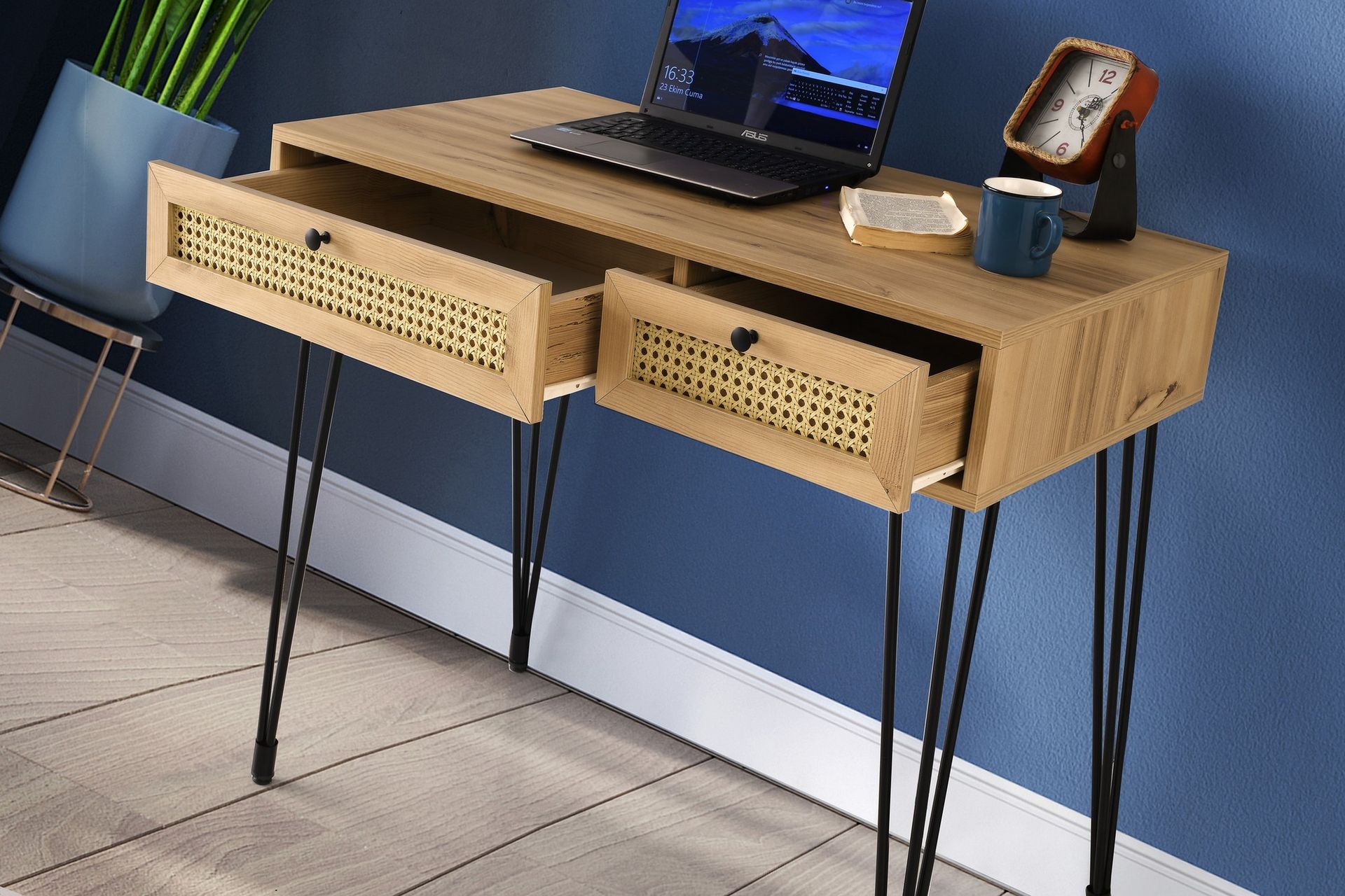 Karosta Skrivebord 105 cm med Oppbevaring 2 Skuffer - Natur/Svart - Møbler - Bord - Kontorbord - Skrivebord