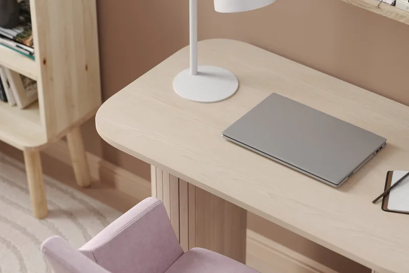 Kopparbo Skrivebord - Lyst hvitlasert eiketre - Møbler - Bord - Kontorbord - Skrivebord