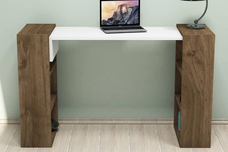 Puqa Design Skrivebord 124 cm med Oppbevaring Hyller - Valnøttsbrun/Hvit - Skrivebord