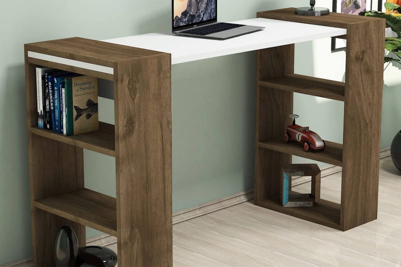 Puqa Design Skrivebord 124 cm med Oppbevaring Hyller - Valnøttsbrun/Hvit - Møbler - Bord - Kontorbord - Skrivebord