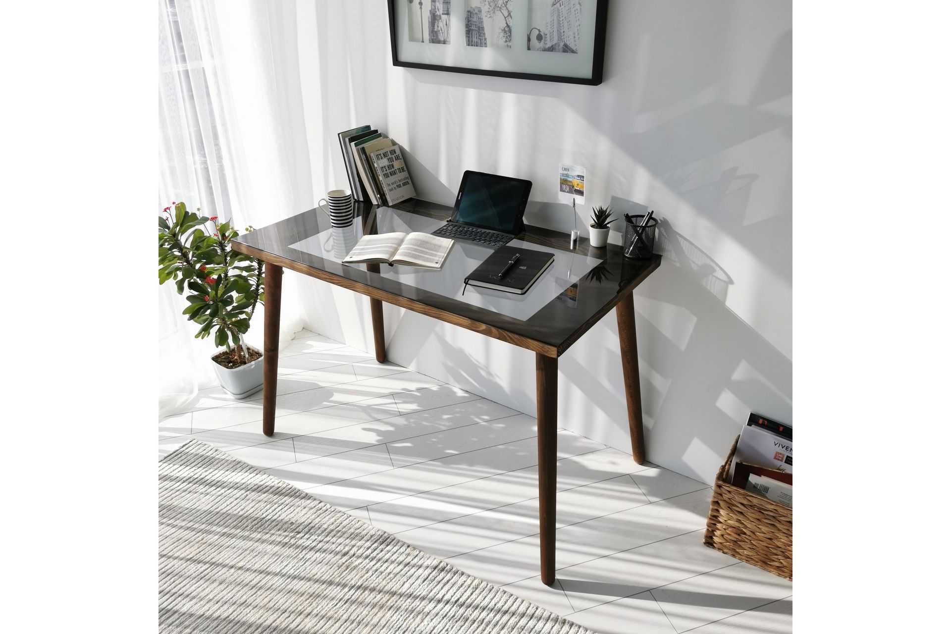 Sabani Skrivebord 110 cm - Glass/Valnøttbrun - Møbler - Bord - Kontorbord - Skrivebord