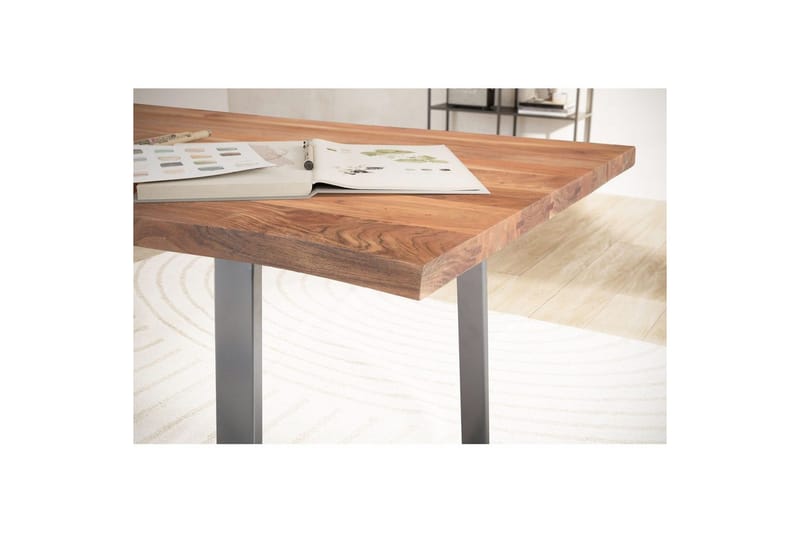 Skrivebord Wohnling Massivt treverk trekanter metallbein landlig stil Sølv, rett, 180x90 cm - Sølv, rett, 180x90 cm - Møbler - Bord - Kontorbord - Skrivebord