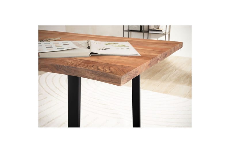 Skrivebord Wohnling Massivt treverk trekanter metallbein landlig stil Svart, Rett, 200x100 cm - Svart, Rett, 200x100 cm - Møbler - Bord - Kontorbord - Skrivebord