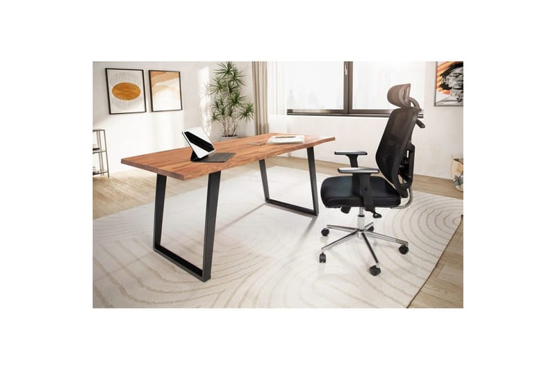 Skrivebord Wohnling Massivt treverk trekanter metallbein landlig stil Svart, vinklet, 140x60 cm - Svart, vinklet, 140x60 cm - Møbler - Bord - Kontorbord - Skrivebord