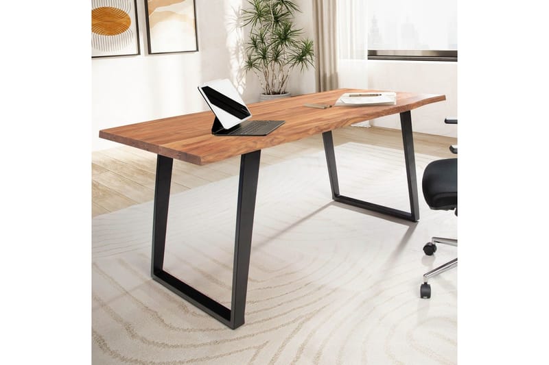 Skrivebord Wohnling Massivt treverk trekanter metallbein landlig stil Svart, vinklet, 180x90 cm - Svart, vinklet, 180x90 cm - Møbler - Bord - Kontorbord - Skrivebord