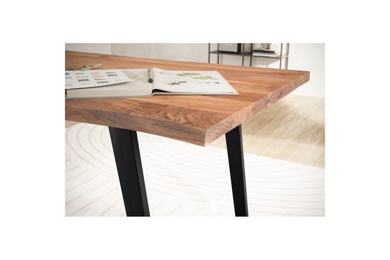 Skrivebord Wohnling Massivt treverk trekanter metallbein landlig stil Svart, vinklet, 180x90 cm - Svart, vinklet, 180x90 cm - Møbler - Bord - Kontorbord - Skrivebord