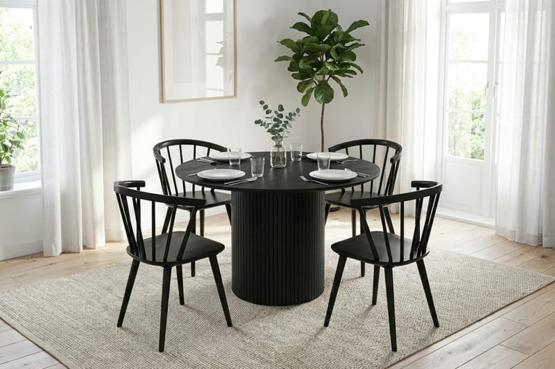 Kopparbo rund spisegruppe 110 cm svart med 4 Tyrö spisestoler - Svart - Møbler - Bord - Spisegrupper