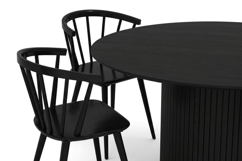 Kopparbo rund spisegruppe 180 cm svart med 8 Tyrö-spisestoler - Svartbeiset eik - Møbler - Bord - Spisegrupper