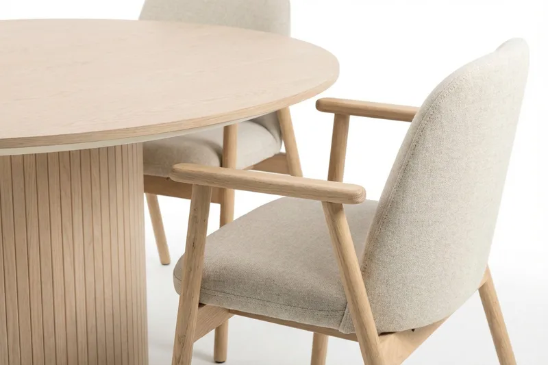 Kopparbo rundt spisebord 180 cm hvitlasert med 6 Reciclar spisestoler - Møbler - Bord - Spisegrupper