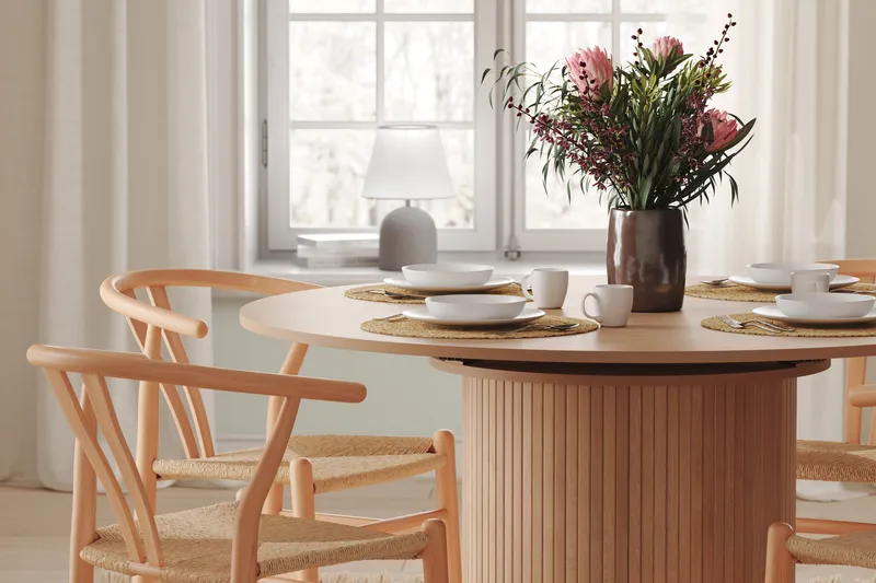 Kopparbo Rundt Spisebord 130 cm Utvidbart med tilleggsplate - Hvitlasert Eik / Lys beige - Møbler - Bord - Spisebord & kjøkkenbord