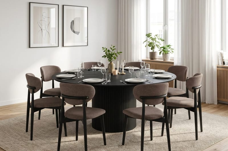 Kopparbo spisegruppe, rund 180 cm, svart med 8 Molly spisestoler - Svartbeiset eik - Møbler - Bord - Spisegrupper