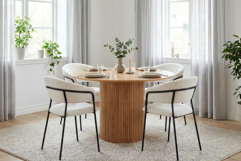 Kopparbo spisegruppe rund 110 cm eik med 4 Karol spisestoler - Eik - Møbler - Bord - Spisegrupper