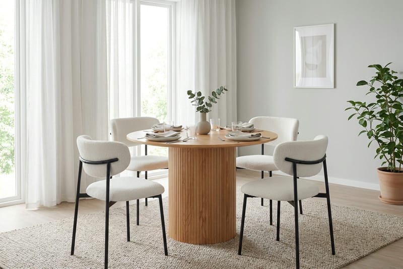 Kopparbo spisegruppe rund 110 cm eik med 4 Lucy spisestoler - Eik - Møbler - Bord - Spisegrupper