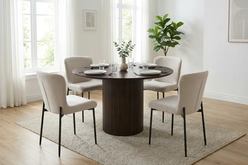 Kopparbo spisegruppe rund 110 cm røkt eik med 4 Elsie spisestoler - Røkt eik/Beige - Møbler - Bord - Spisegrupper