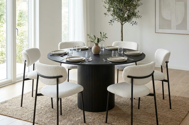 Kopparbo spisegruppe rund 130 cm svart med 6 Lucy spisestoler - Svart - Møbler - Bord - Spisegrupper