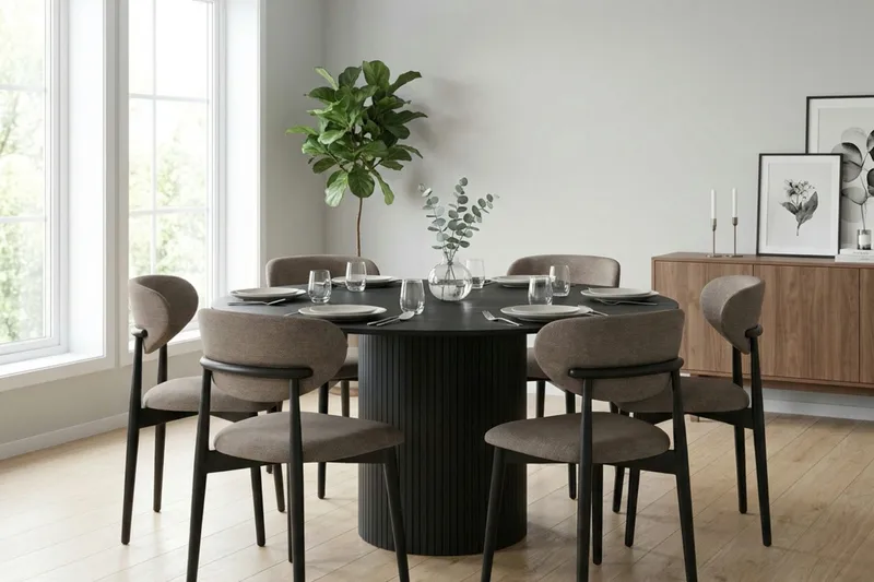 Kopparbo spisegruppe rund 130 cm svart med 6 Molly spisestoler - Svart - Møbler - Bord - Spisegrupper
