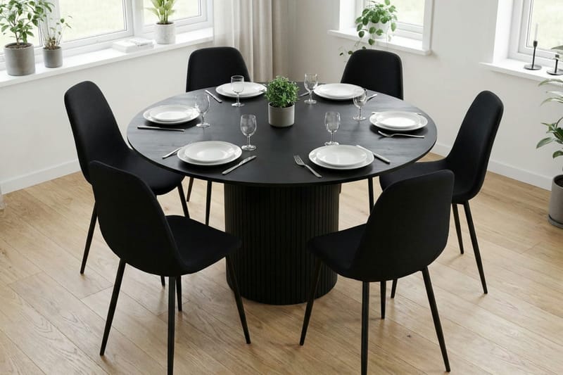 Kopparbo spisegruppe rund 130 cm svart med 6 Nibe spisestoler - Svart - Møbler - Bord - Spisegrupper