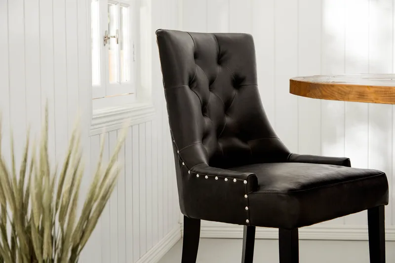 Lyon spisegruppe 150 cm rund med 4 Tuva lenestoler - Vintage alm/Svart PU - Møbler - Bord - Spisegrupper
