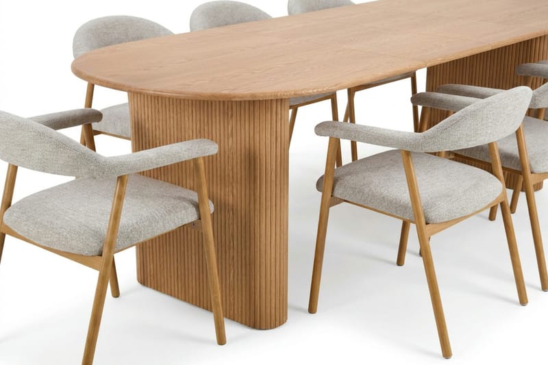Noira spisegruppe 220–320 cm uttrekkbar i eik med 6 Ronja spisestoler - Sand/eik - Møbler - Bord - Spisegrupper