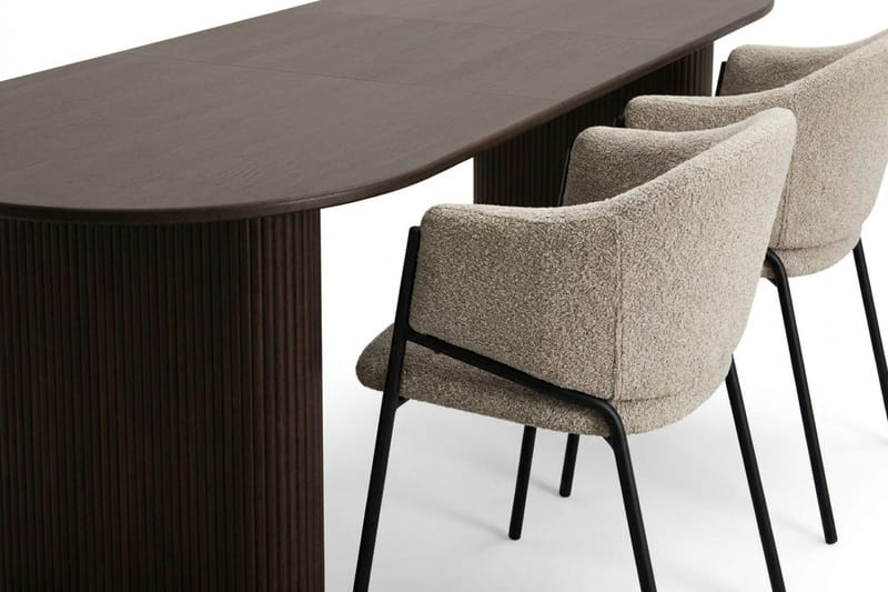 Noira spisegruppe uttrekkbar 220–320 cm røkt eik med 6 Filip spisestoler - Røkt eik - Møbler - Bord - Spisegrupper