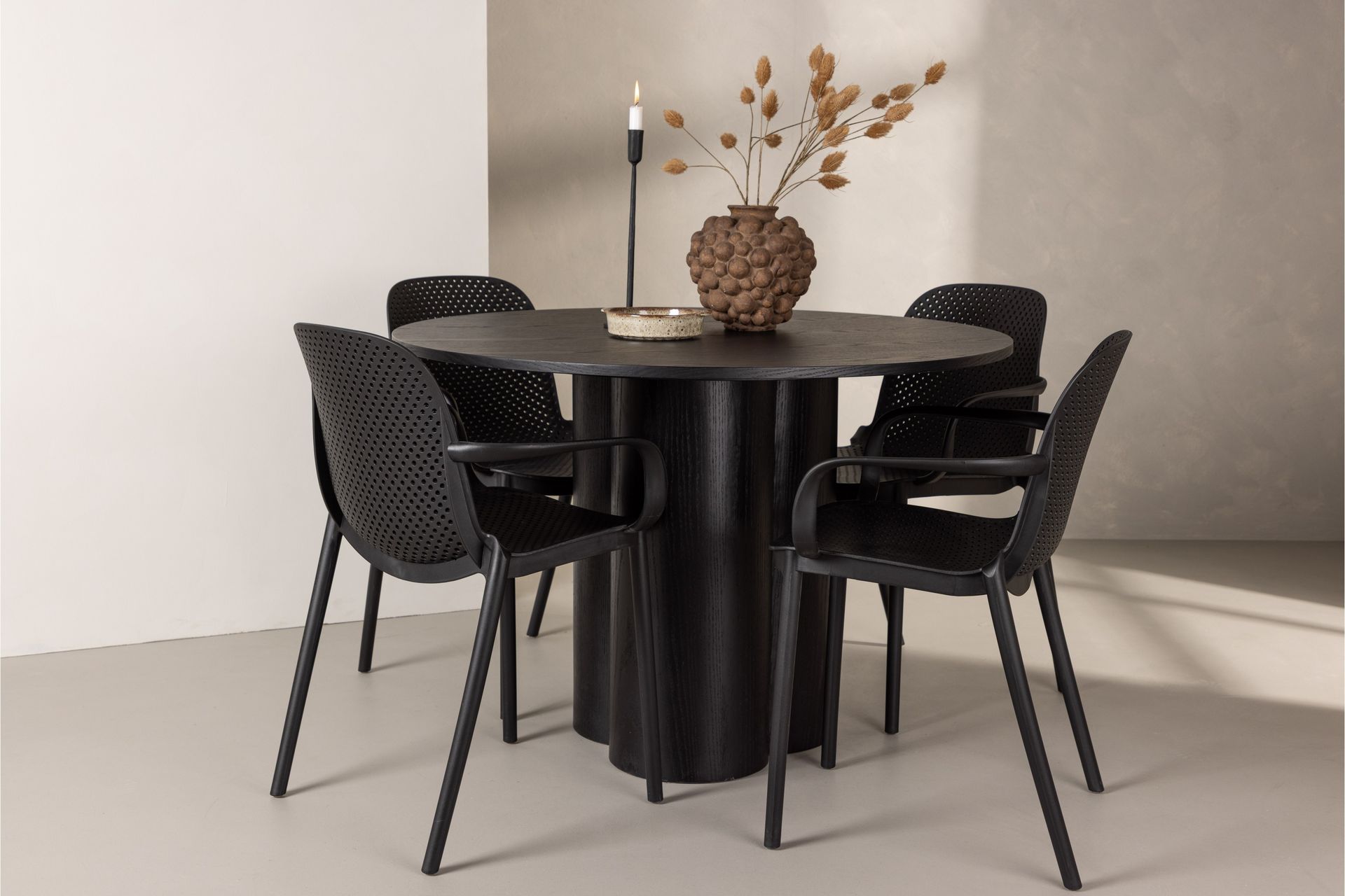 Olivia Matgruppe 110 cm Rund med 4 Baltimore Stoler - Sort - Møbler - Bord - Spisegrupper