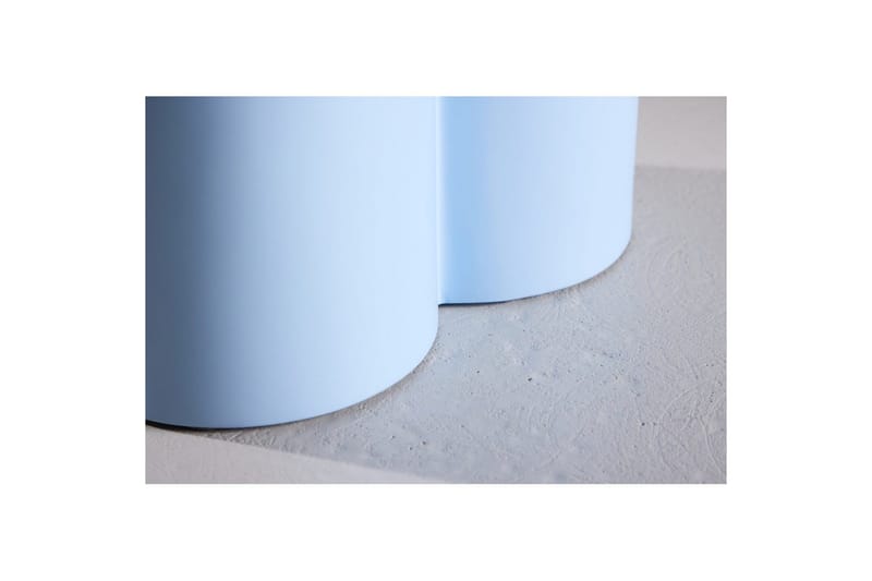 Olivia Rundt Sofabord 80x45 cm i Tre med Malt Tre - Blå - Møbler - Bord - Sofabord
