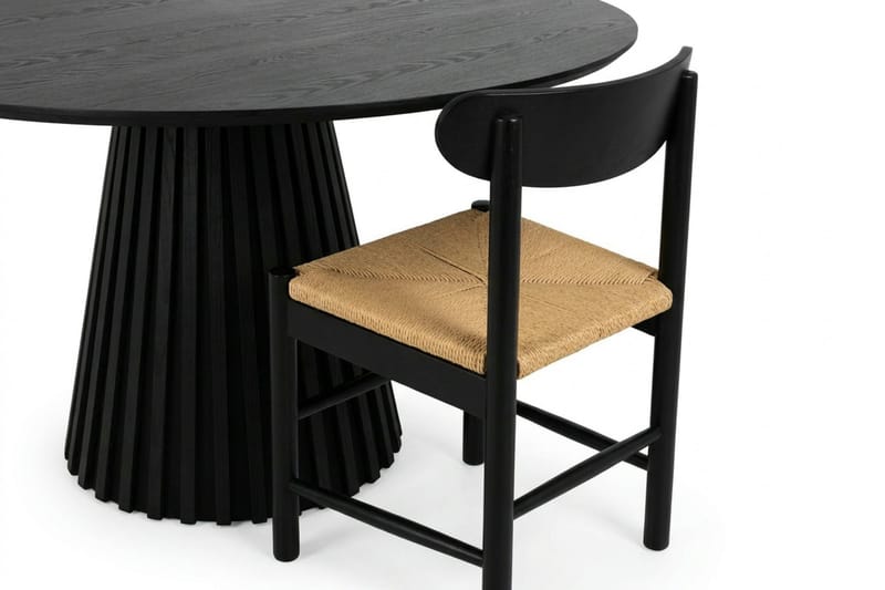 Peyra rund spisegruppe 110 cm svart med 4 Malte-spisestoler - Svartbeiset eik - Møbler - Bord - Spisegrupper