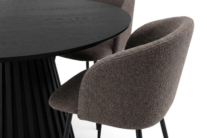 Peyra spisegruppe, rund 110 cm, med 4 Greya spisestoler - Svartbeiset eik - Møbler - Bord - Spisegrupper