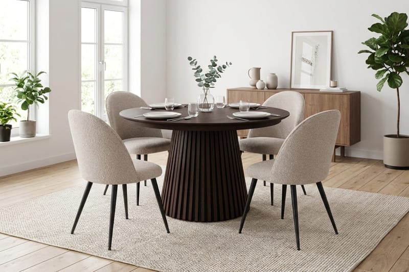 Peyra spisegruppe 120-220 cm med uttrekk og 4 Nibe Plus spisestoler - Røkt eik - Møbler - Bord - Spisegrupper