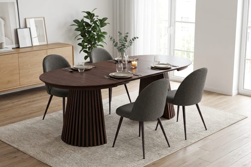 Peyra spisegruppe 120-220 cm med uttrekk og 4 Nibe Plus spisestoler - Valnøtt - Møbler - Bord - Spisegrupper