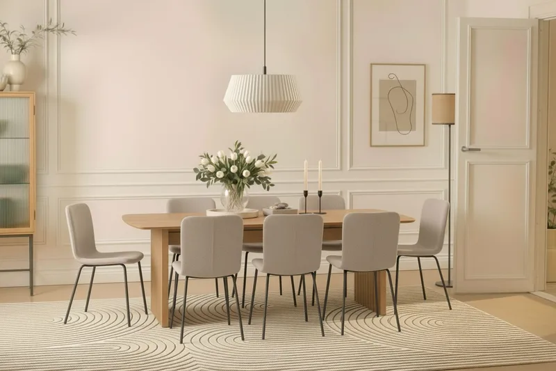 Richeto Spisebord 240 cm med 8 Katy Spisestoler - Naturlig finish / Greige Bouclé / Metallben Svart - Møbler - Bord - Spisegrupper