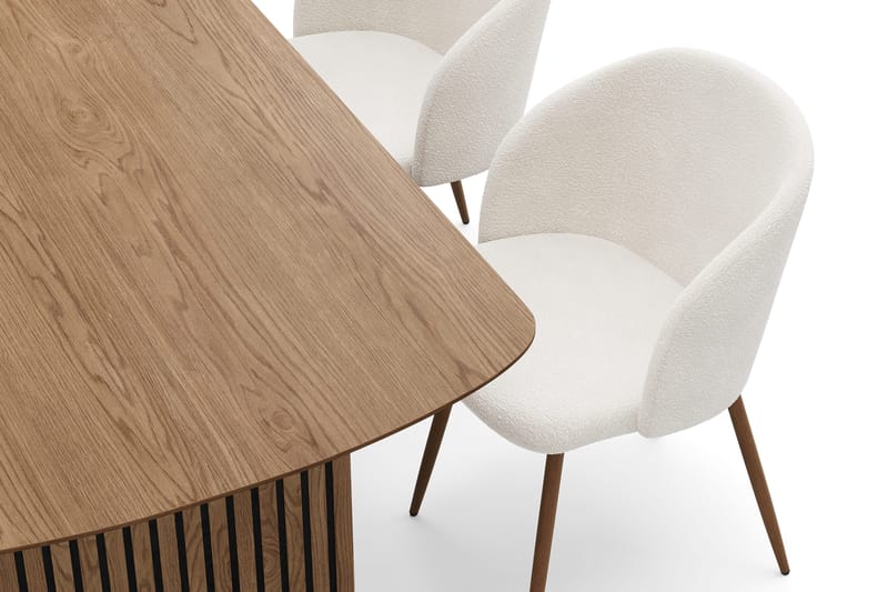 Richeto Spisegruppe med 4 Greya Spisestoler med Armlener - Naturlig Finish/Hvit Bouclé - Møbler - Bord - Spisegrupper