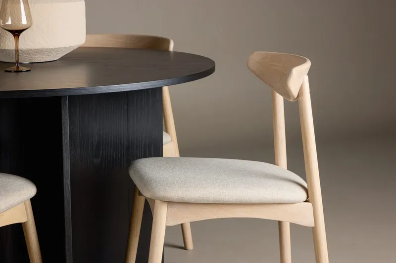 Rund spisegruppe Tyresö 120 cm rund med 4 Ven stoler - Svart/Whitewash - M øbler - Bord - Spisegrupper